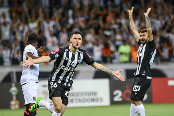 Atlético-MG goleia no Mineirão e avança na Libertadores