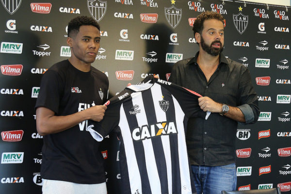 Elias comemora chegada ao Atlético-MG e projeta títulos em 2017 Elias comemora chegada ao Atlético-MG e projeta títulos em 2017