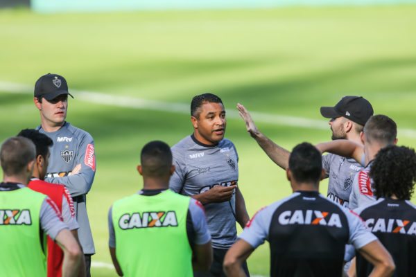 Atlético-MG inicia preparação para o clássico diante do Cruzeiro Atlético-MG inicia preparação para o clássico diante do Cruzeiro