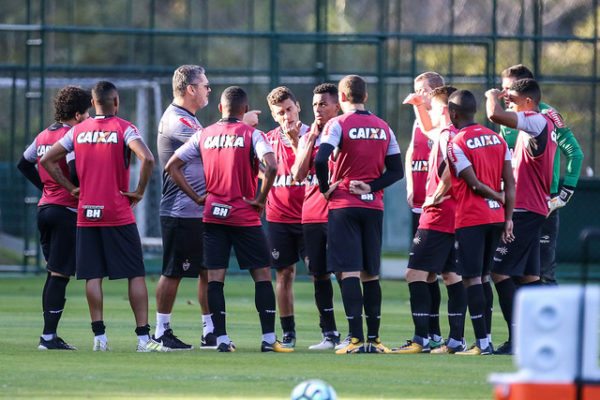 Atlético-MG: Micale comanda treino e aprova primeiro contato com o grupo Atlético-MG: Micale comanda treino e aprova primeiro contato com o grupo