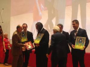 Recebe Guirlanda Militar Patente Alta