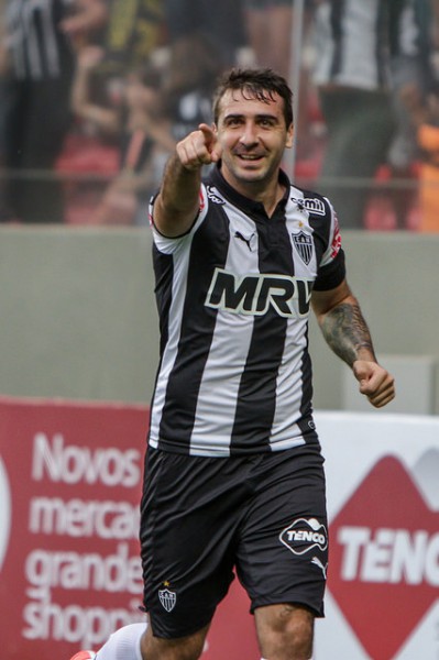 Argentino Lucas Pratto comandará o ataque atleticano em Bogotá.