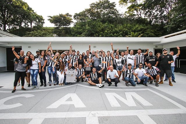 Torcedores Galo na Veia visitam a Cidade do Galo