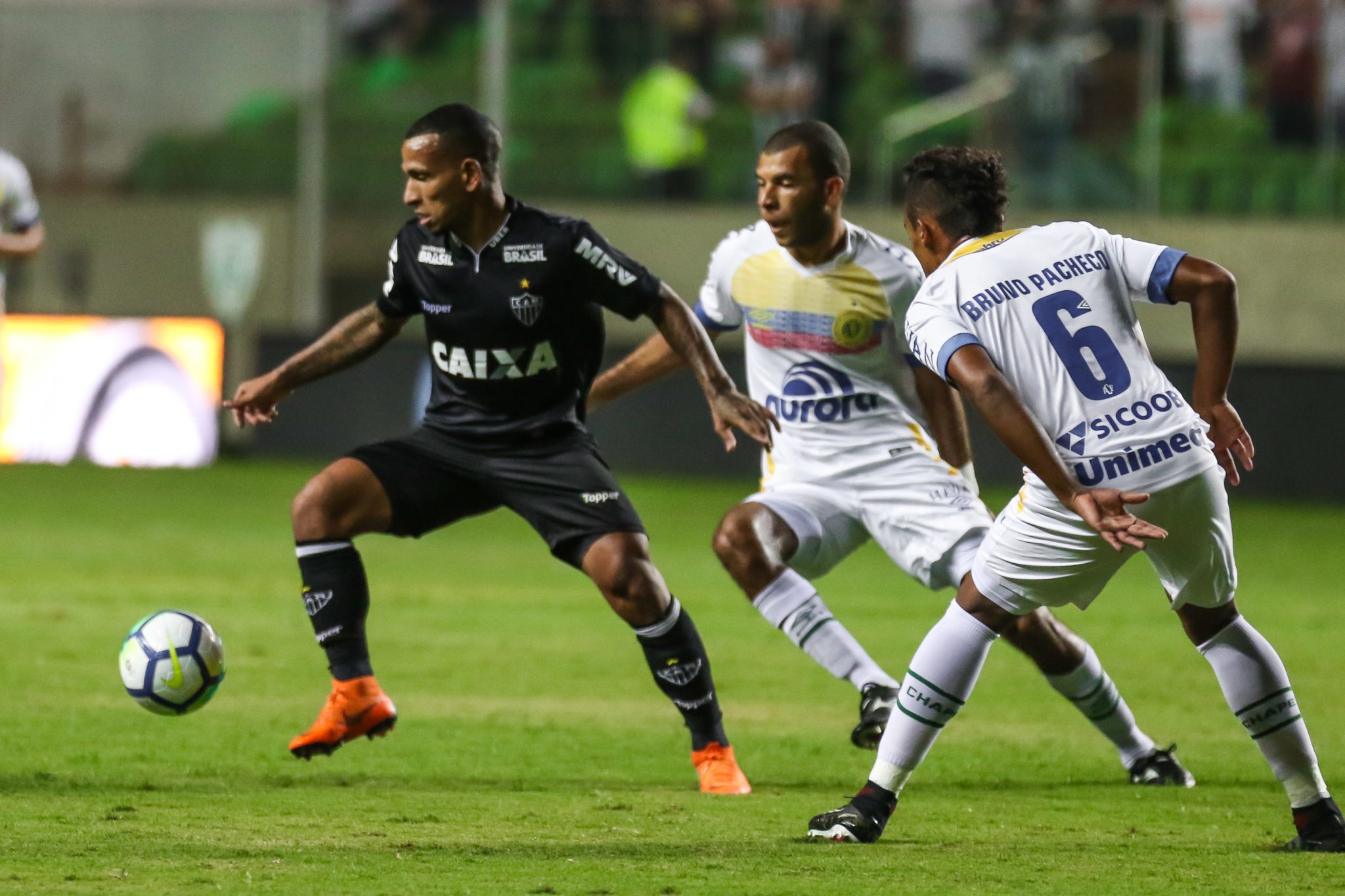 Atlético-MG pressiona 90 minutos, empata com a Chape e decidirá vaga em SC Atlético-MG pressiona 90 minutos, empata com a Chape e decidirá vaga em SC